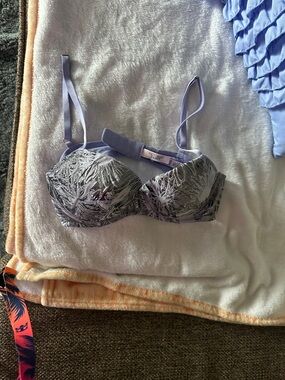 Victoria's Secret Lilac and silver Lace Embroidered Underwire Bra Sz 34 B